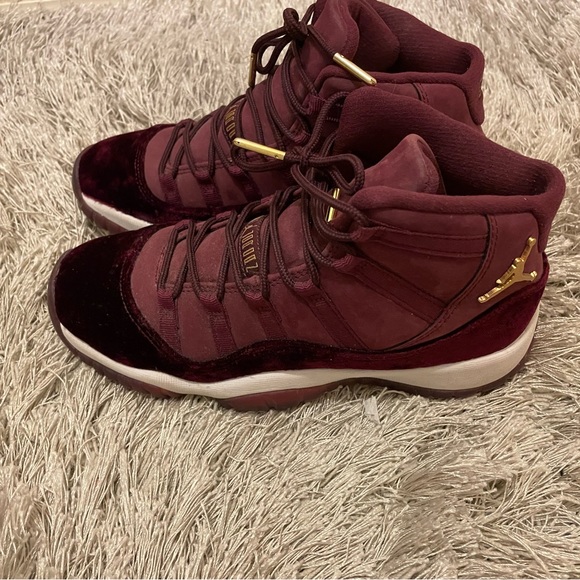 Rare Limited edition Jordan Maroon Retro 11βs Size 6.5 ππβΊοΈβΊοΈππ₯°π - Picture 6 of 9